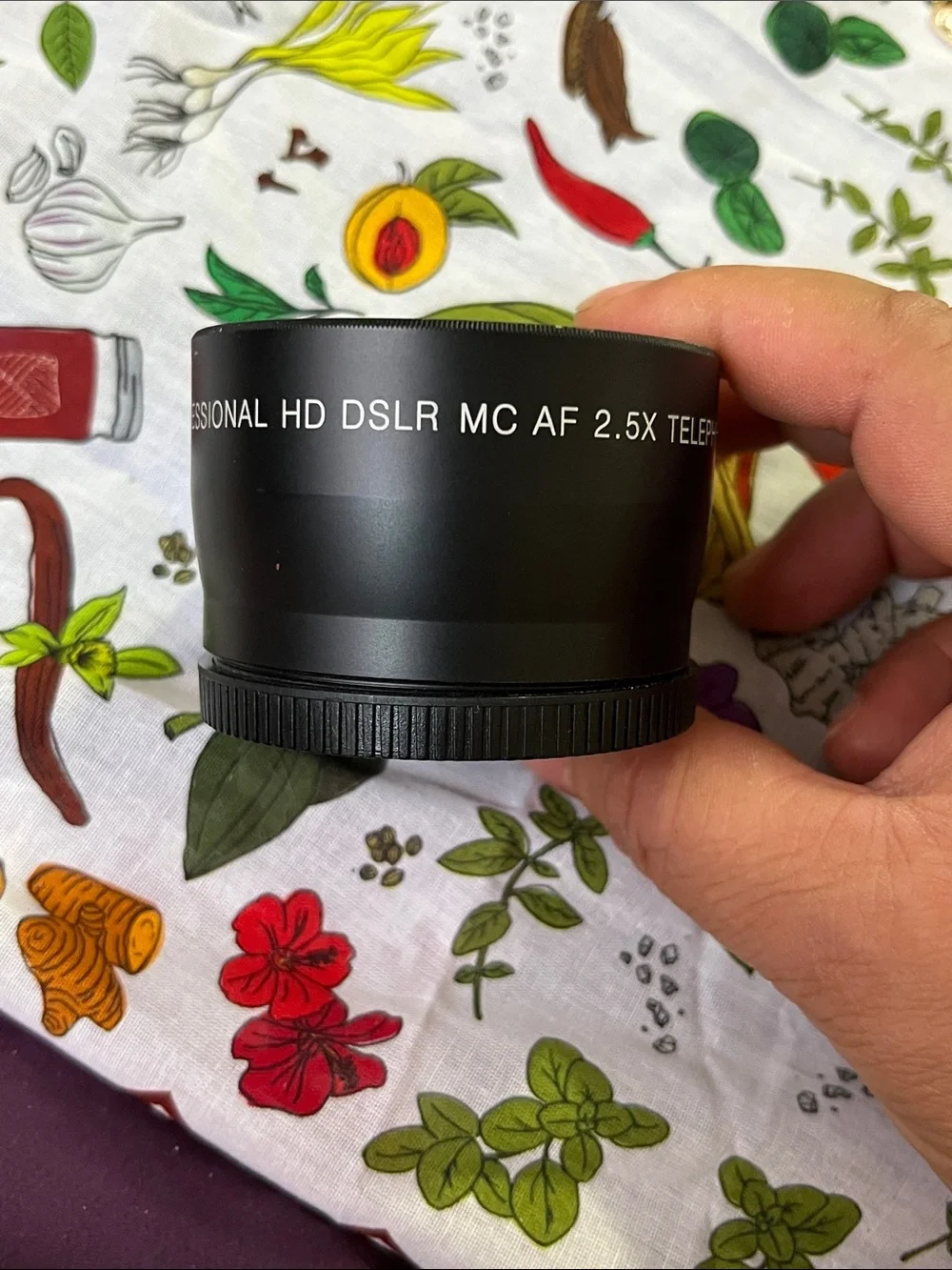 2.5X HD DSLR Teleconverter Adapter — Black